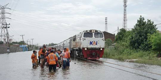 Banjir Di Semarang Surut Perjalanan Ka Di Daop 8 Mulai Normal