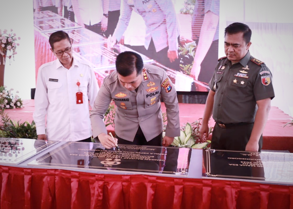Kapolres Bojonegoro Resmikan Rumdin Wakapolres dan Empat Polsek