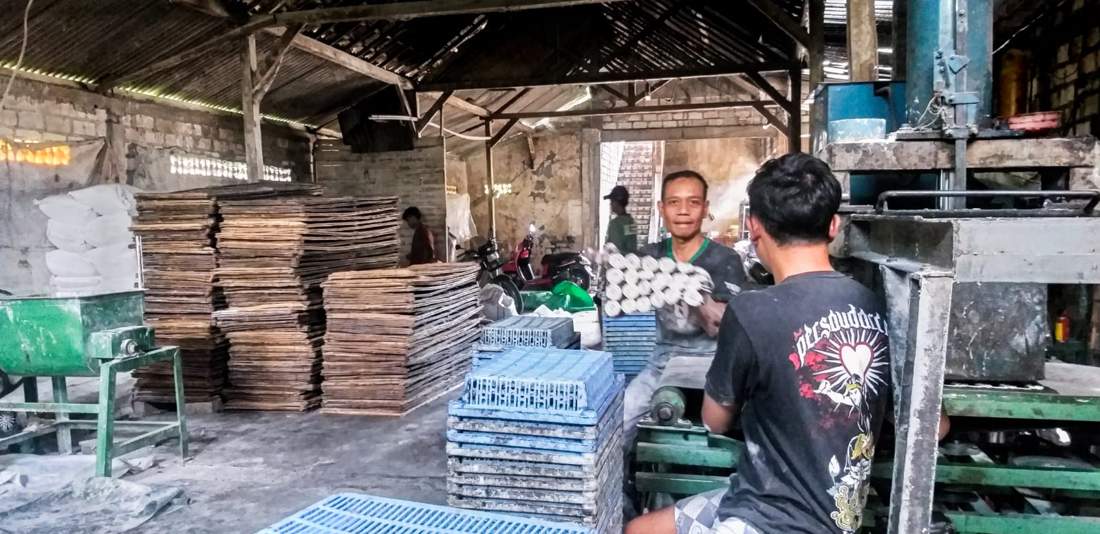 Prospek Positif, Modal Rp1 Juta Produsen Kerupuk Mawaran Raup Keuntungan Berlimpah