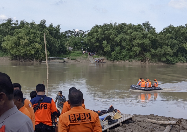 Pencarian Hingga Radius 10 KM, Tumpukan Sampah jadi Kendala