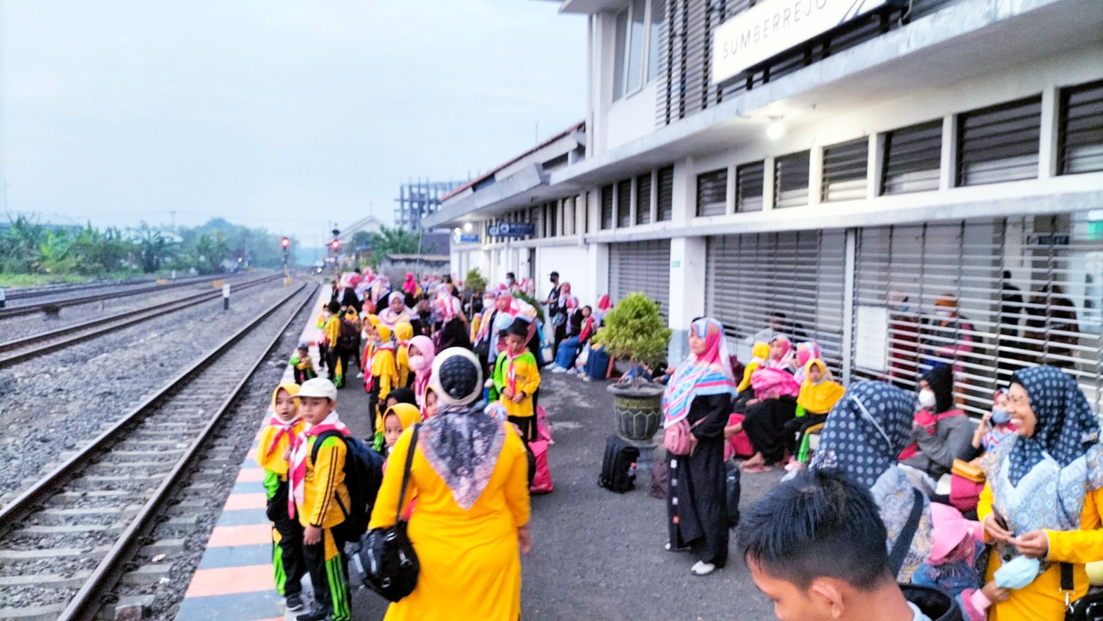 Belajar Luar Kelas, Naik Kereta ke Surabaya