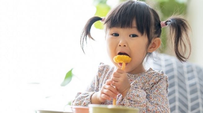 Jangan Sampai Anak Hipertensi! Dokter Anak Minta Orangtua Hindari Beri Junk Food dan Pilih Makanan Sehat
