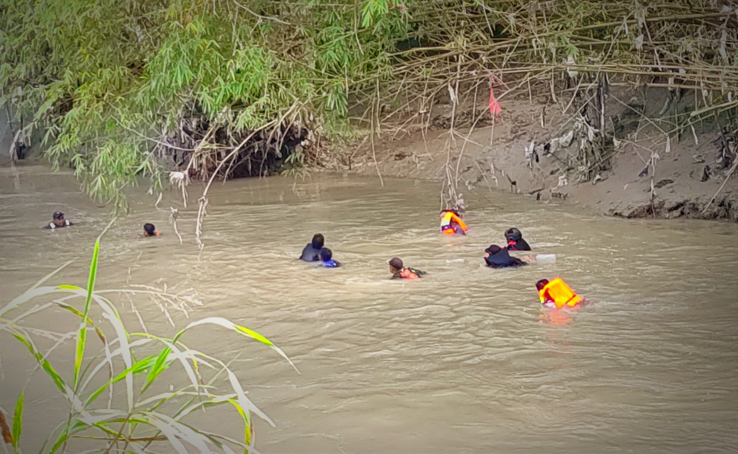 Pencarian Hari Keempat Terkendala Cuaca dan Debit Sungai