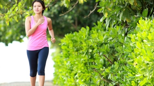 Cuma Jalan Kaki Bisa Jauhkan Stroke dan Penyakit Jantung? Ini Bukti Ilmiahnya