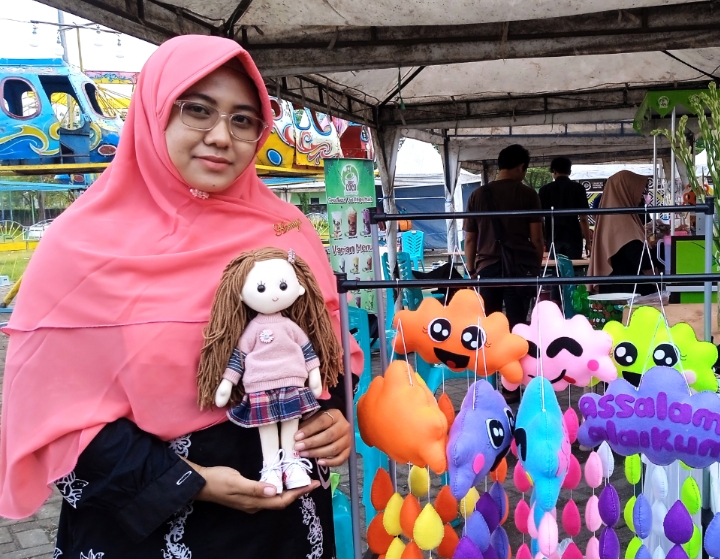 Berawal Hobi, Mantan Guru Sukses Tekuni Usaha Kerajinan Flanel