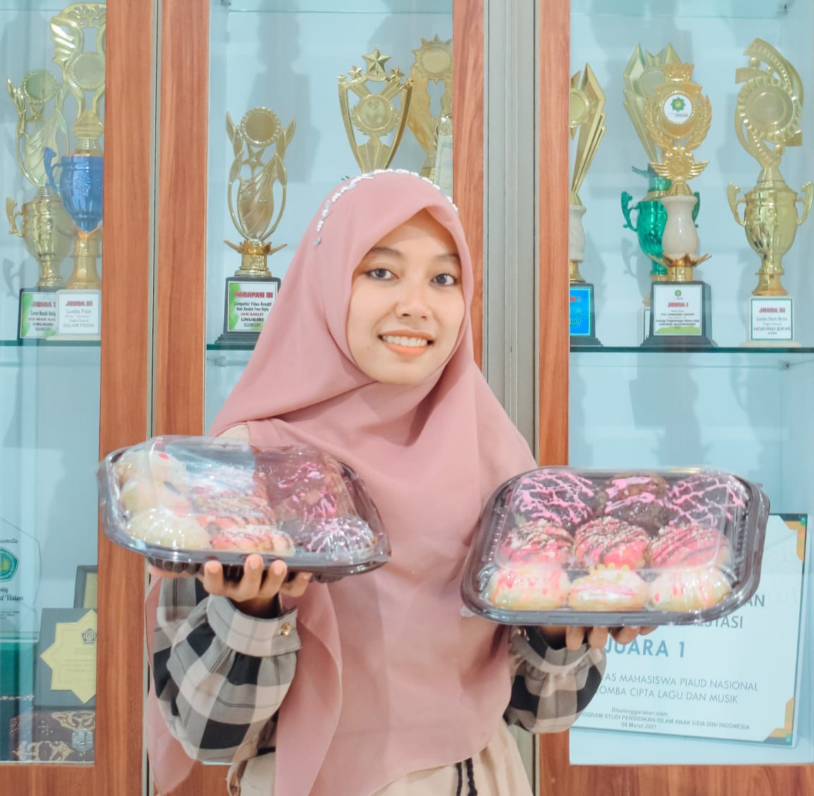 Iseng Hobi Bikin Kue, Kini Dapat Pemasukan dari Usaha Donatsu