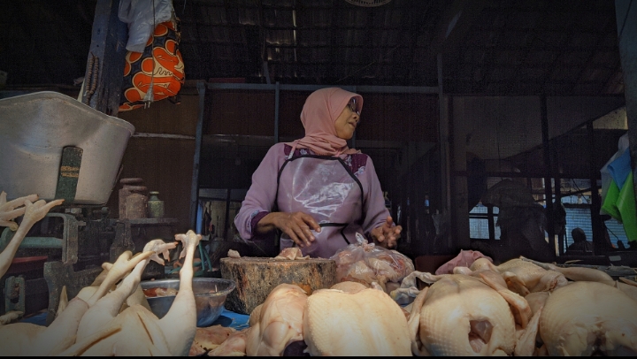 Jelang Ramadan, Harga Daging Ayam di Bojonegoro Naik, Daging Sapi Stabil