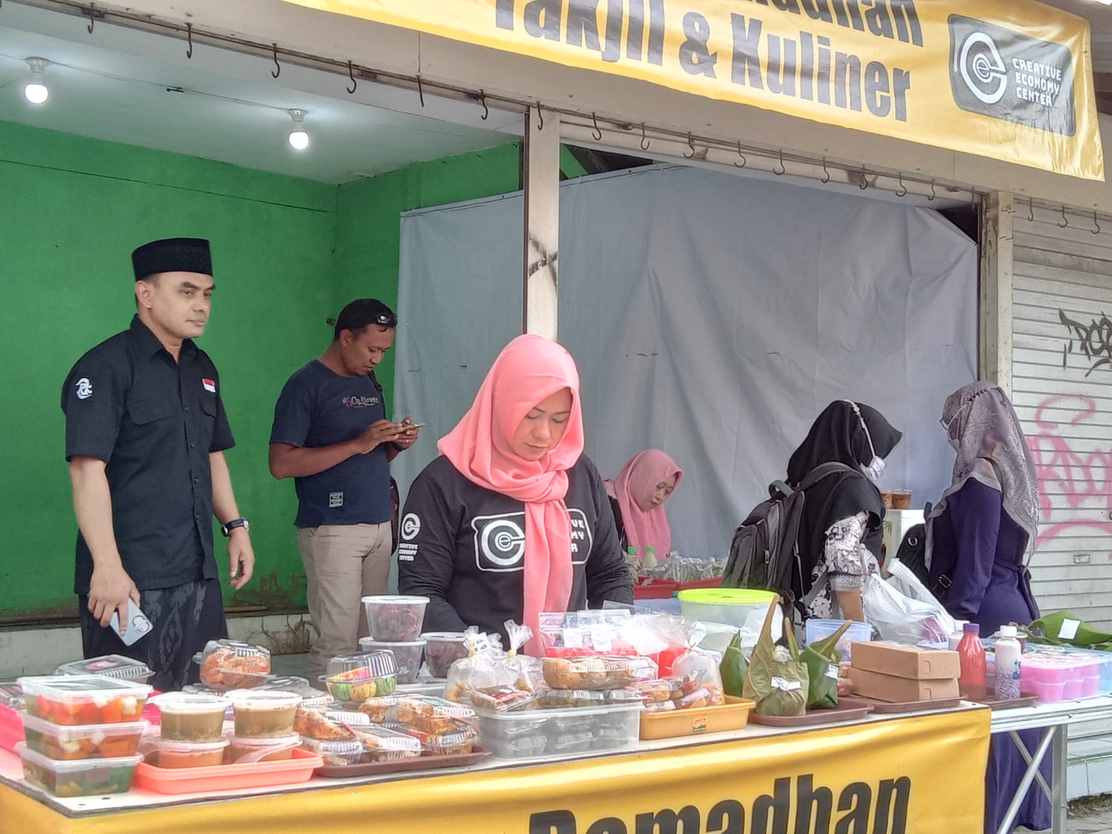 Bazar Takjil Ramadan, Mudahkan Warga dan Untungkan Pelaku Usaha