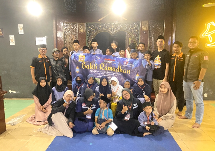 Busmania Korwil Panjer Ajak Anak Yatim Keliling hingga Bukber di Tuban