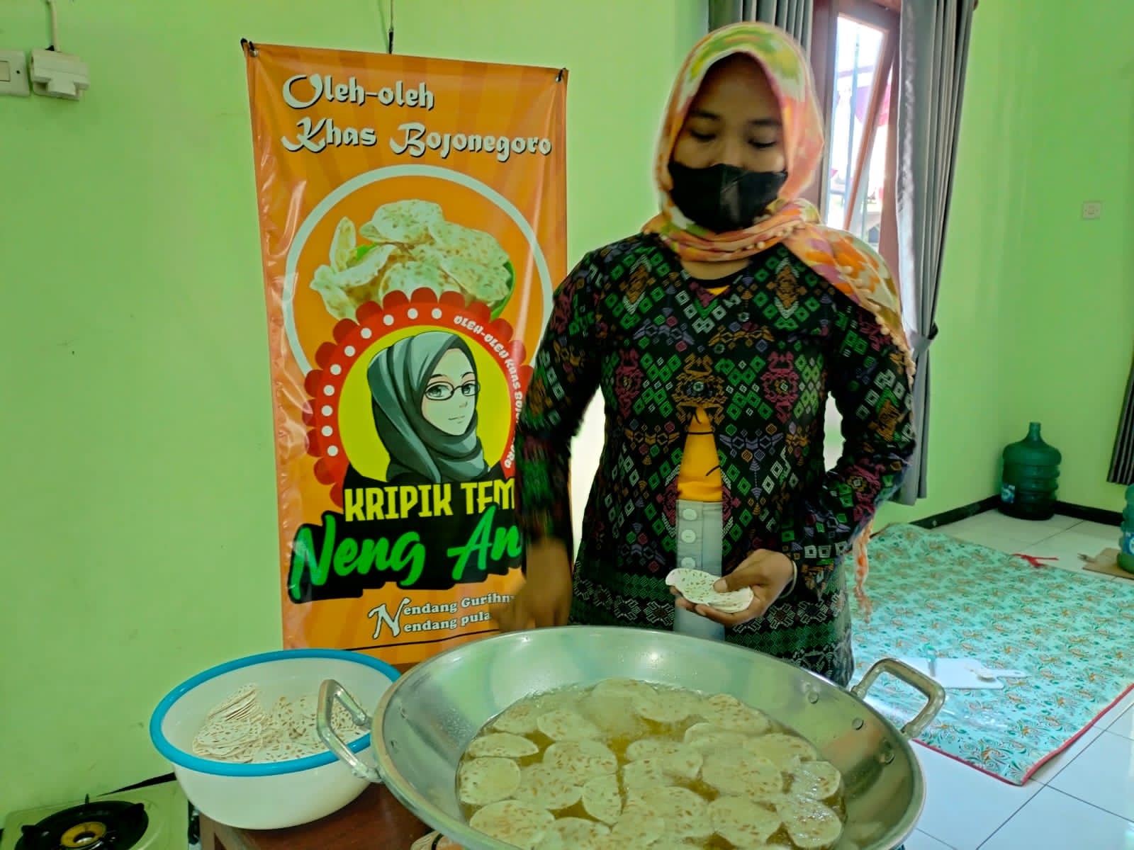 Permintaan Keripik Tempe Meningkat Jelang Lebaran