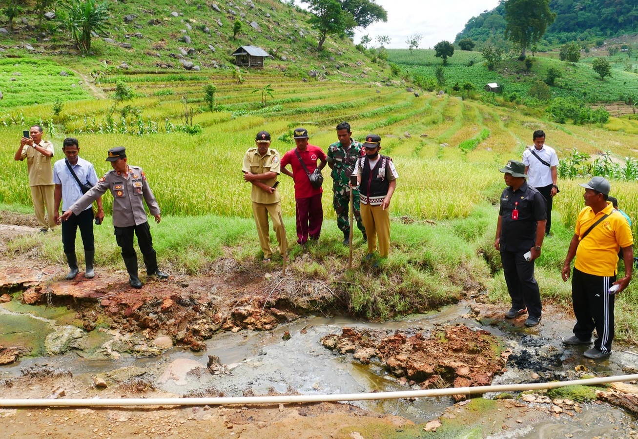 Sampel Semburan Lumpur di Gondang Akan Dibawa ke Laboratorium Surabaya