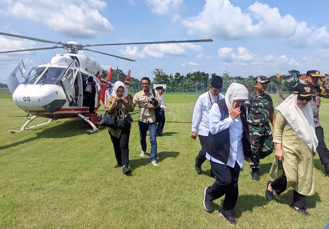 Heli Gubernur Jatim Mendarat di Sumberrejo