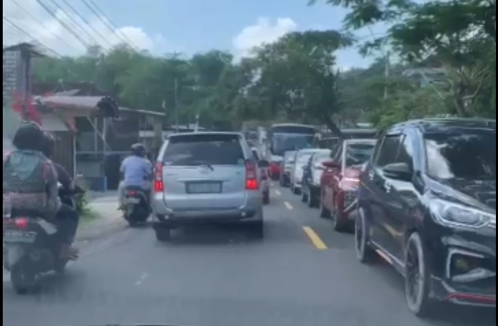 Sejumlah Titik Jalur Bojonegoro-Babat Padat Merayap