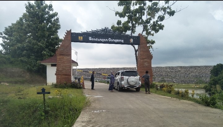 Warga dan Kades Keluhkan Sulit Masuk Bendungan Gongseng