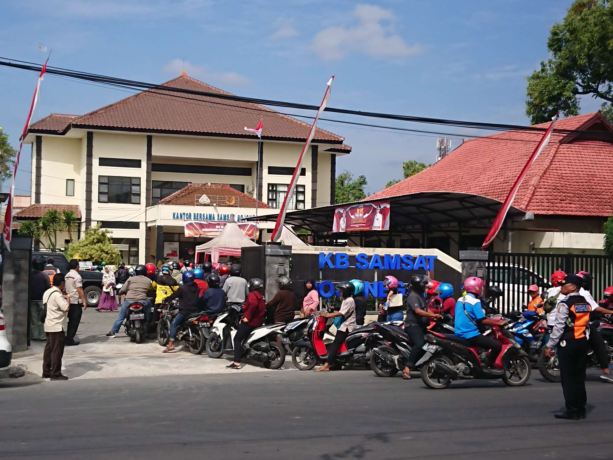 Rela Berpanas-panasan Demi Pemutihan Pajak