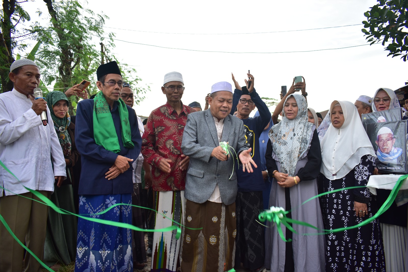 Bazar Alumni Attanwir Resmi Dibuka