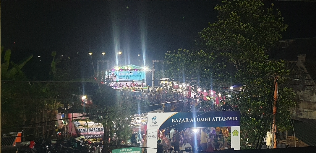 Pengunjung Bazar Alumni Membludak