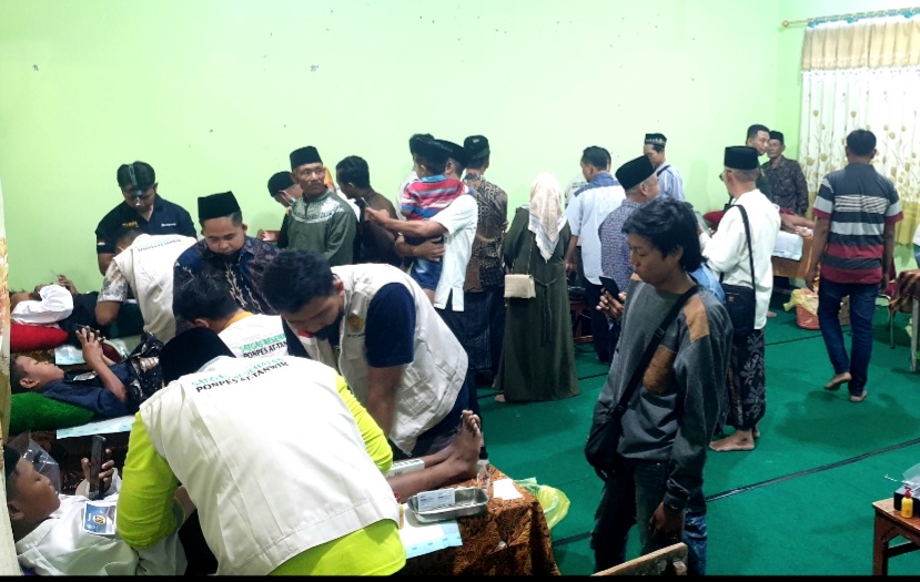 Suasana Khitanan Massal di Ponpes Attanwir