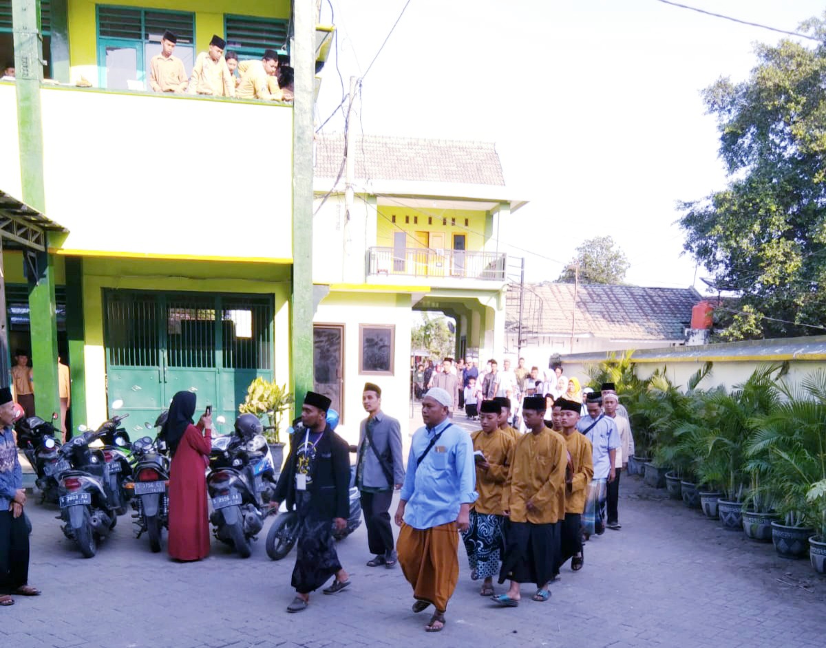 50 Peserta Khitanan Massal IKAMI ATTANWIR