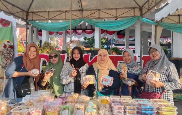 Ada Rajut Wayang Thengul Hingga Bumbu Pecel di Lapak UMKM