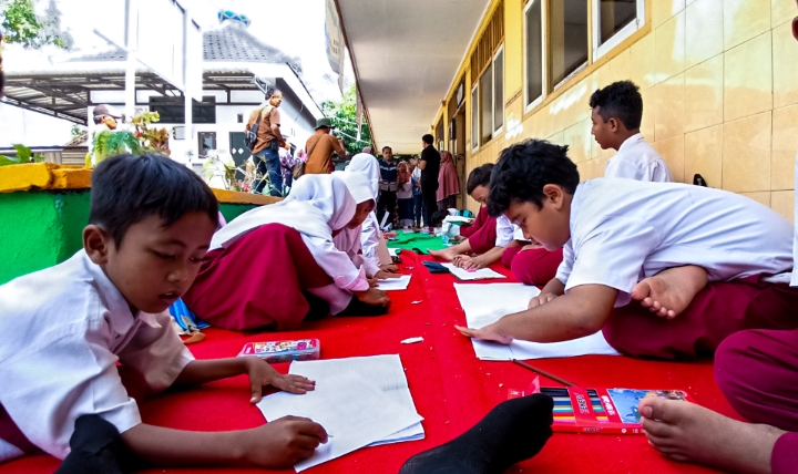 Sepekan, Siswa SDN di Bojonegoro Belajar di Lorong Tanpa Guru