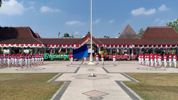 Calon Paskibra Semangat Berlatih Jelang Upacara 17 Agustus