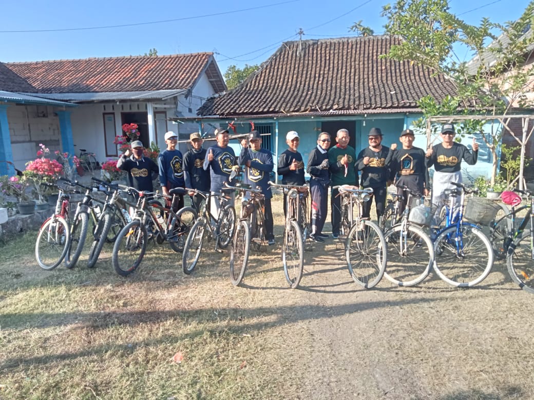 Gowes Alumni Attanwir Sambil Sambang Sedulur