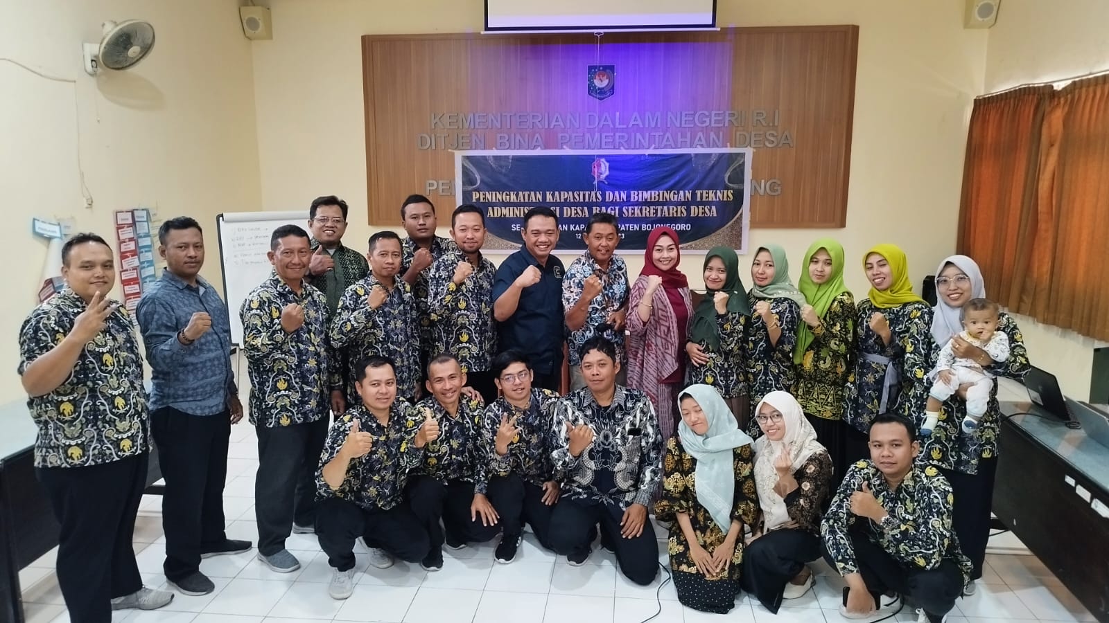 Sekdes se-Kecamatan Kapas Ikuti Bimtek Dirjen Bina Pemdes Kemendagri di Malang