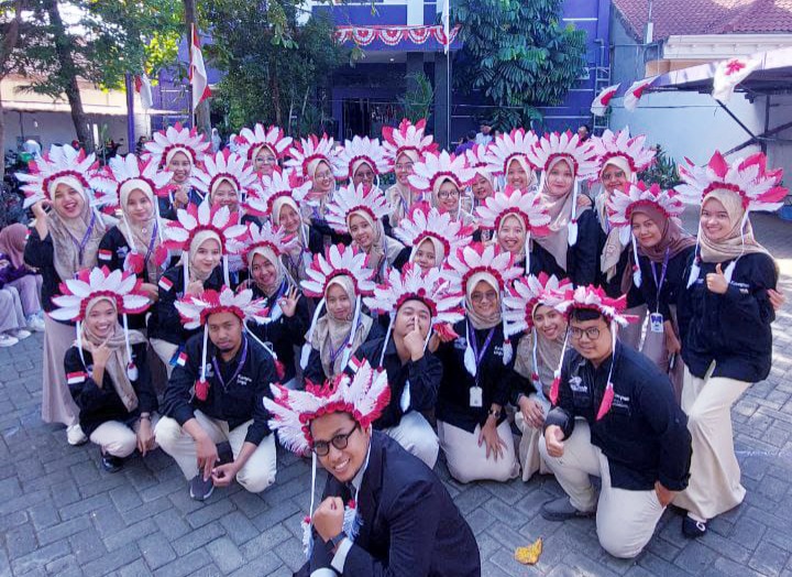 Ikonik Merah Putih di Kampus Ungu