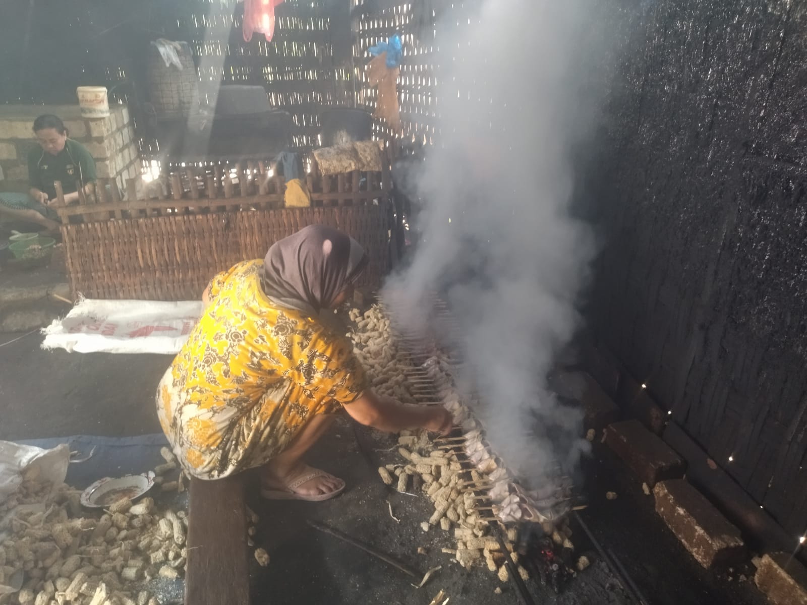 Menengok Dapur Pengasapan Lele di Bojonegoro