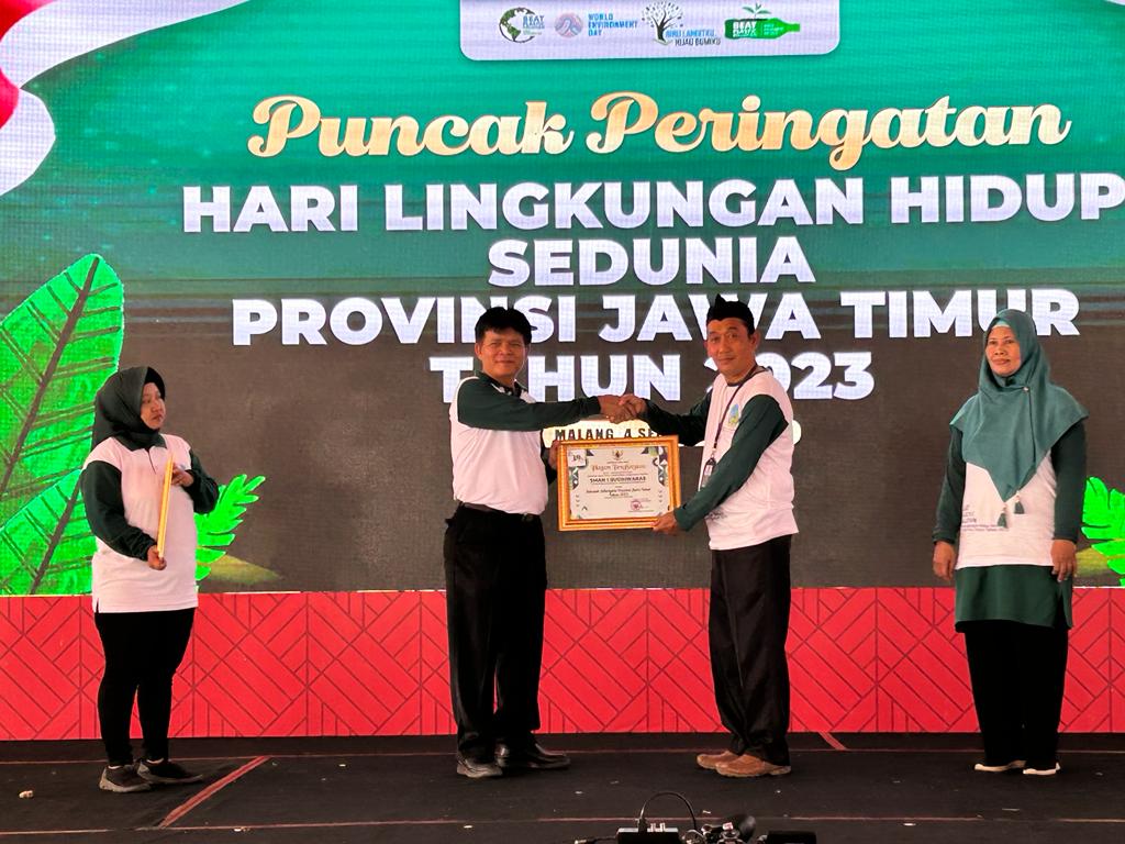 Dua Sekolah Di Bojonegoro Terima Penghargaan Adiwiyata Provinsi