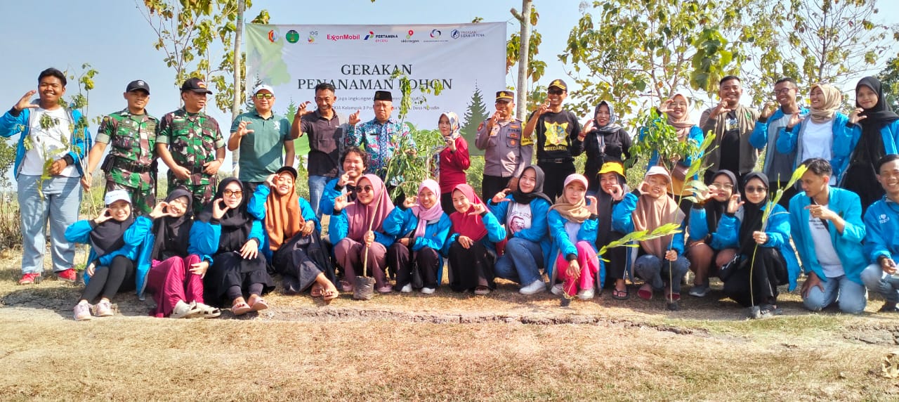 KKN STIEKIA Bojonegoro Kelompok 3 Kolaborasi dengan EMCL dan YSP, Gerakkan Penghijauan di Embung Ngradin