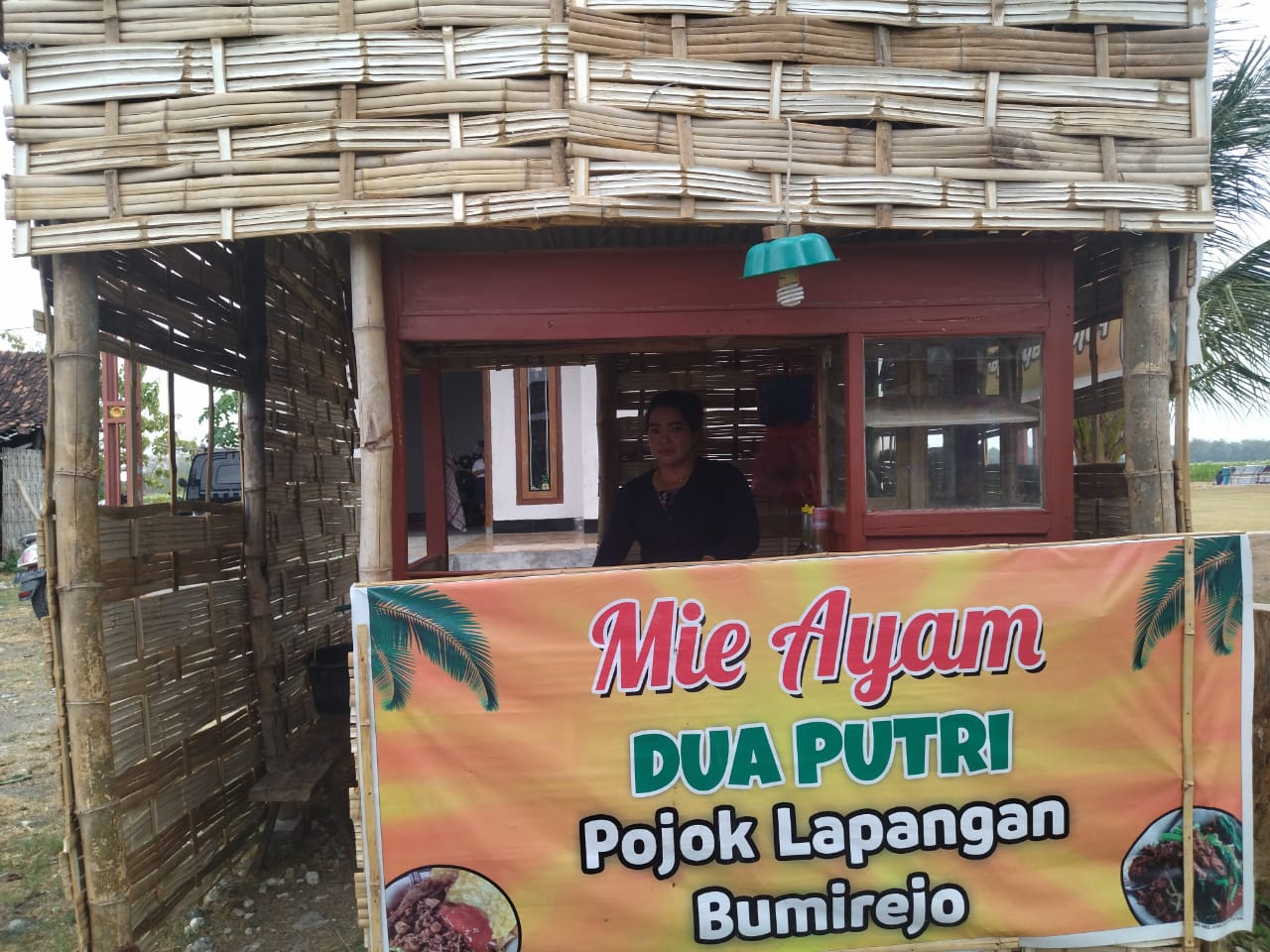Mie Ayam Dua Putri Jadi Idola Warga Bumirejo