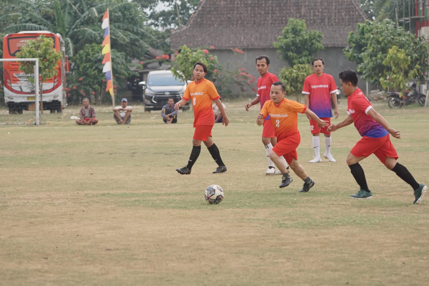 Sepak Bola Wartawan vs EMCL, dan Forkopimcam Gayam