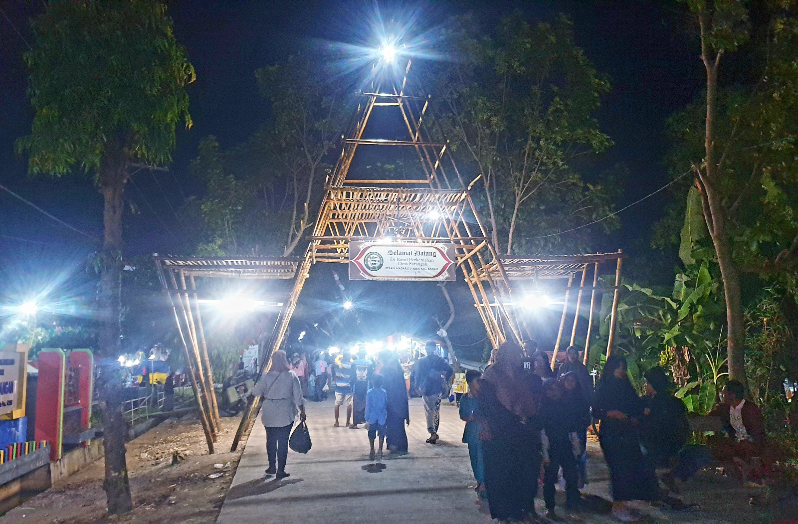 Ngak Bahaya Ta..! Gapura Bambu Megah di Sarangan