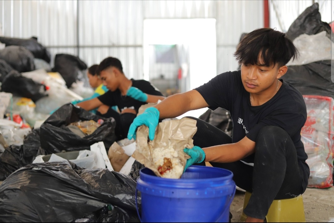 Sempat Disebut Bakul Rosok, Tak Henti Berinovasi dengan Sampah Kini Jadi Berkah