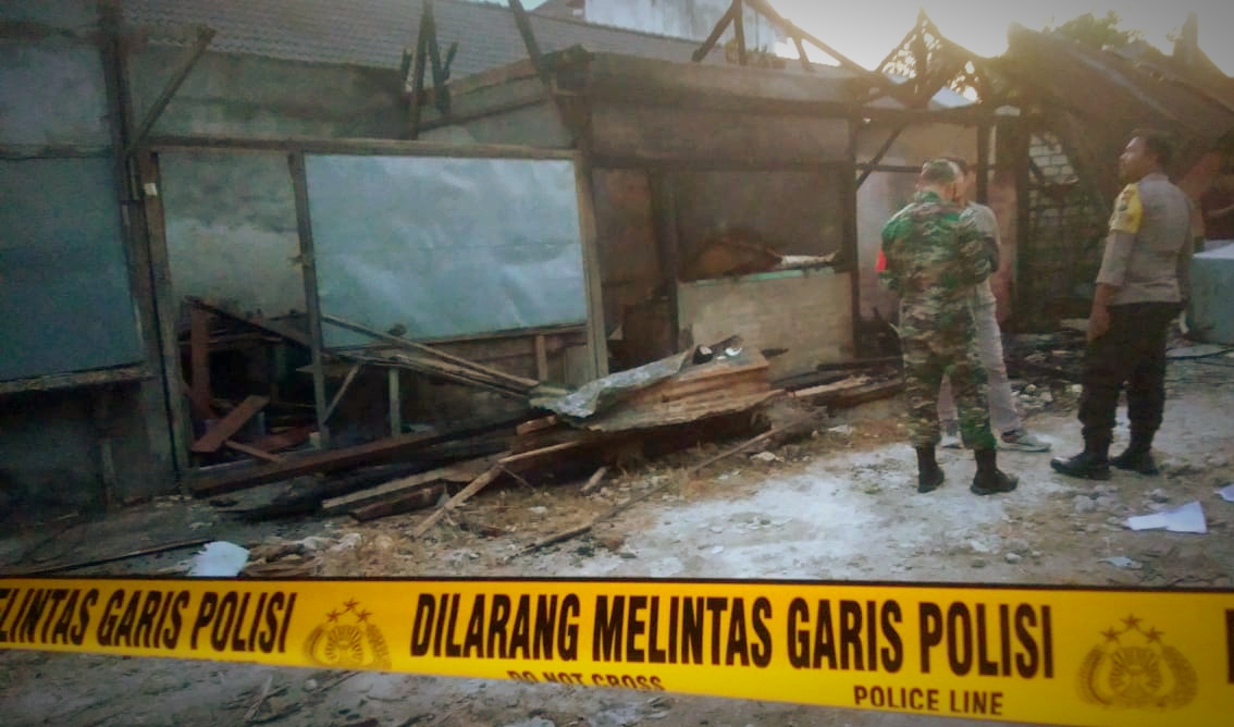 Akibat Bakar Sampah, 6 Kios Pasar di Bojonegoro Ludes Terbakar