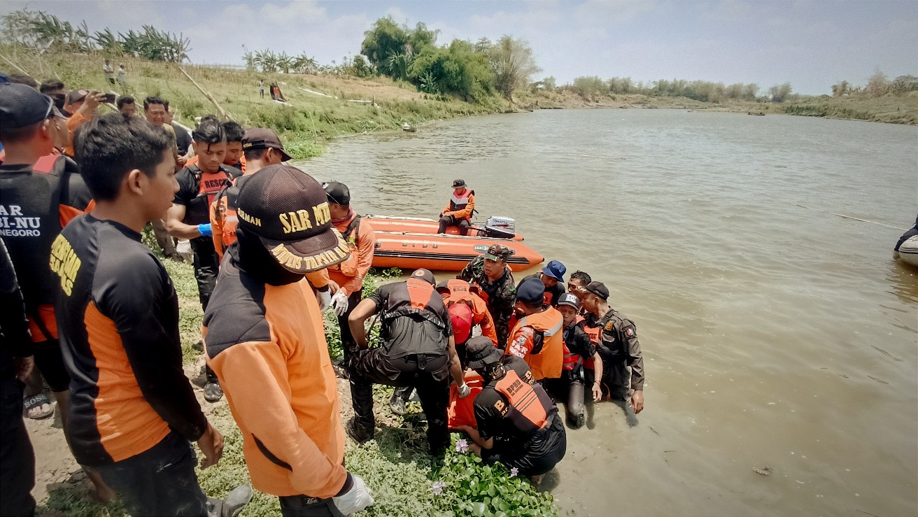 Remaja Tenggelam Di Bengawan Bojonegoro Ditemukan Meninggal