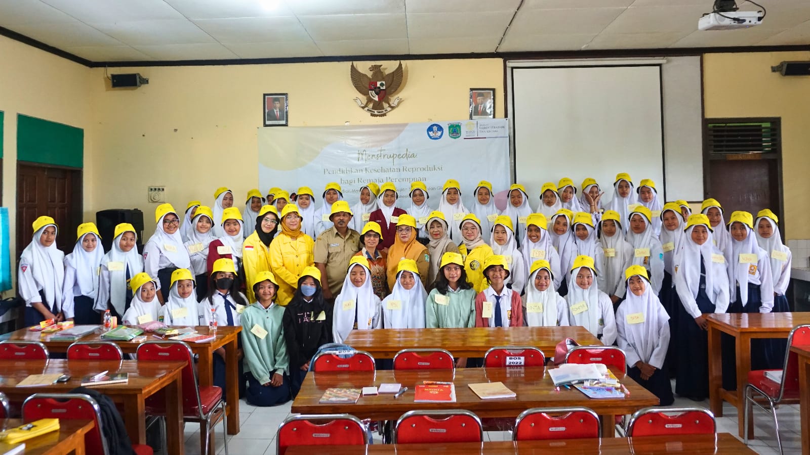 Tim SKSG Universitas Indonesia Gelar Sosialisasi Menstruasi Pedia bagi Remaja Perempuan di SMPN 1 Tutur Pasuruan