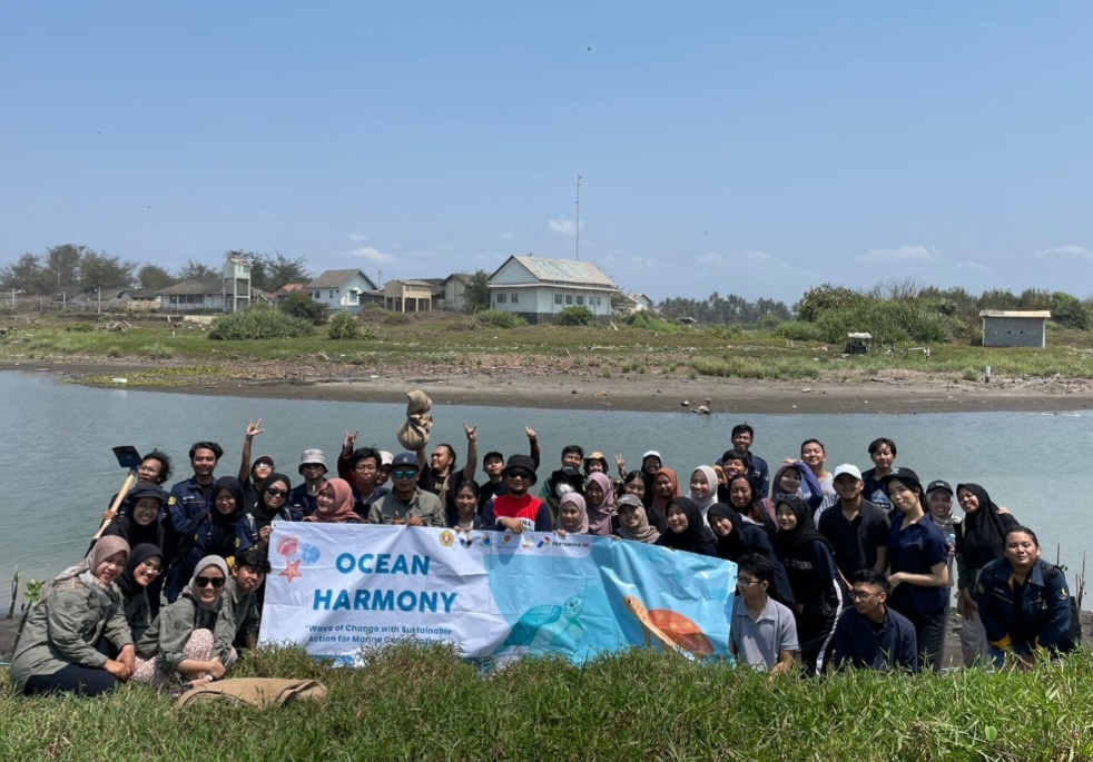 Pertamina EP Field Cepu Kolaborasi dengan DEM UPN Yogyakarta Hijaukan Pantai Samas