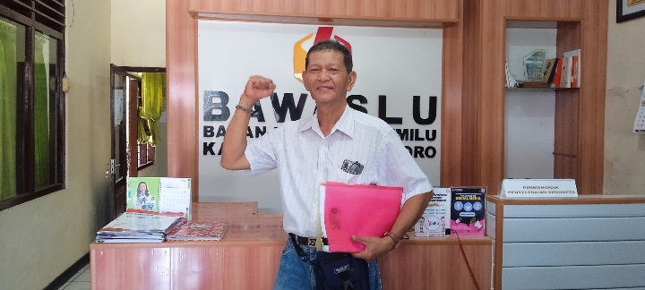 Mantan Ketua DPRD Datangi Bawaslu dan Laporkan Dugaan Dokumen Palsu Daftar Caleg Tetap