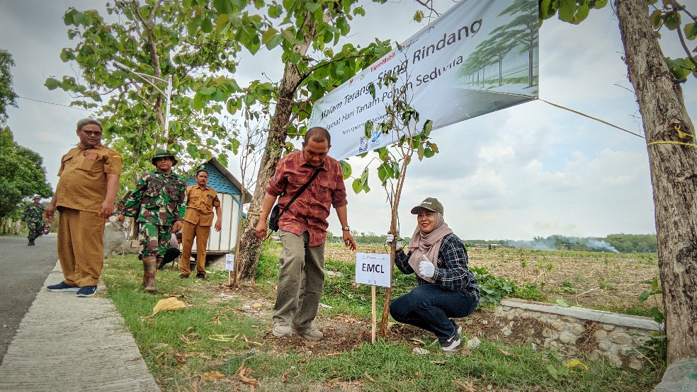 Tekan Emisi Karbon, EMCL bersama IDFoS Indonesia Tanam Ratusan Pohon di Bojonegoro