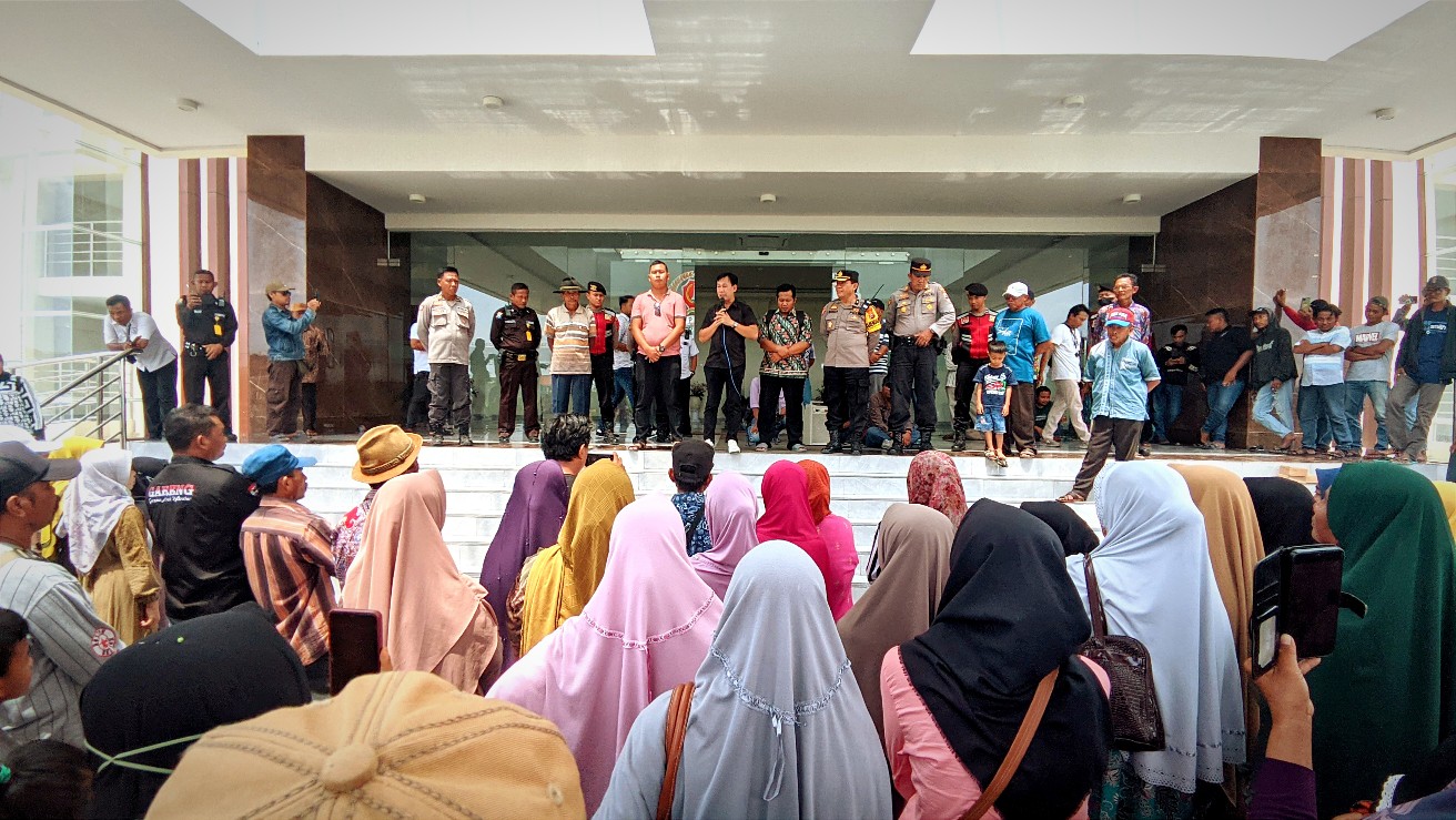 Ratusan Warga Kembali Wadul DPRD Bojonegoro Pertanyakan Kompensasi Rp7 Miliar