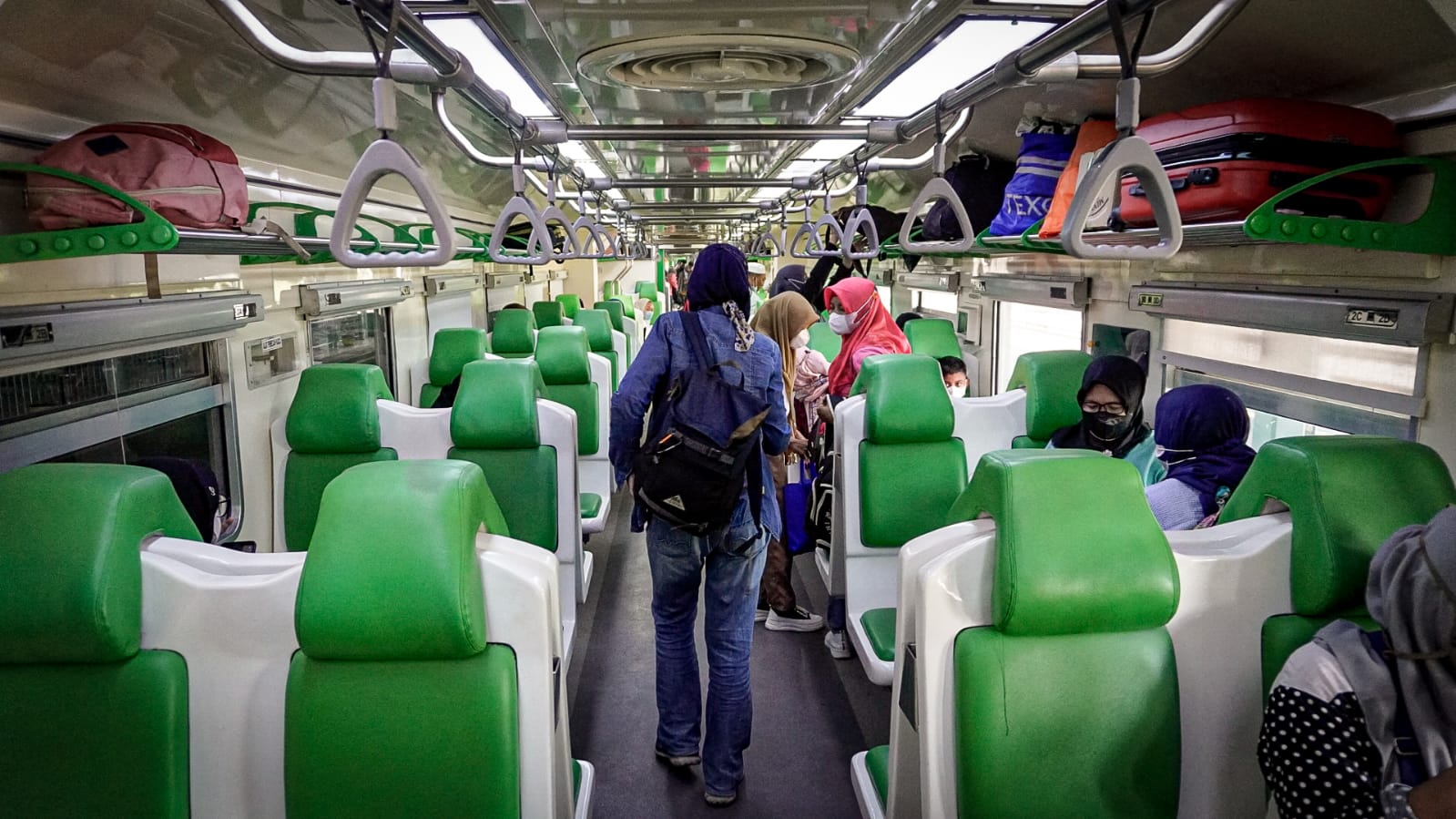 Libur Nataru, Ribuan Penumpang Naik Turun Stasiun Bojonegoro