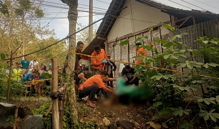 Hendak BAB, Warga Bojonegoro Temukan Mayat Mr X di Belakang Rumah