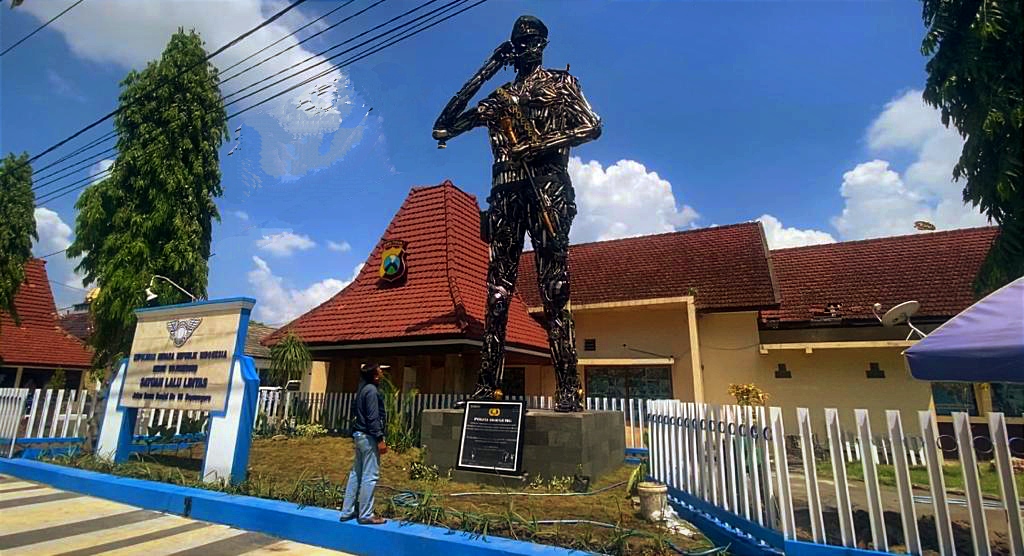 Polisi di Bojonegoro Ubah Knalpot Brong Jadi Patung Jenderal Hoegeng