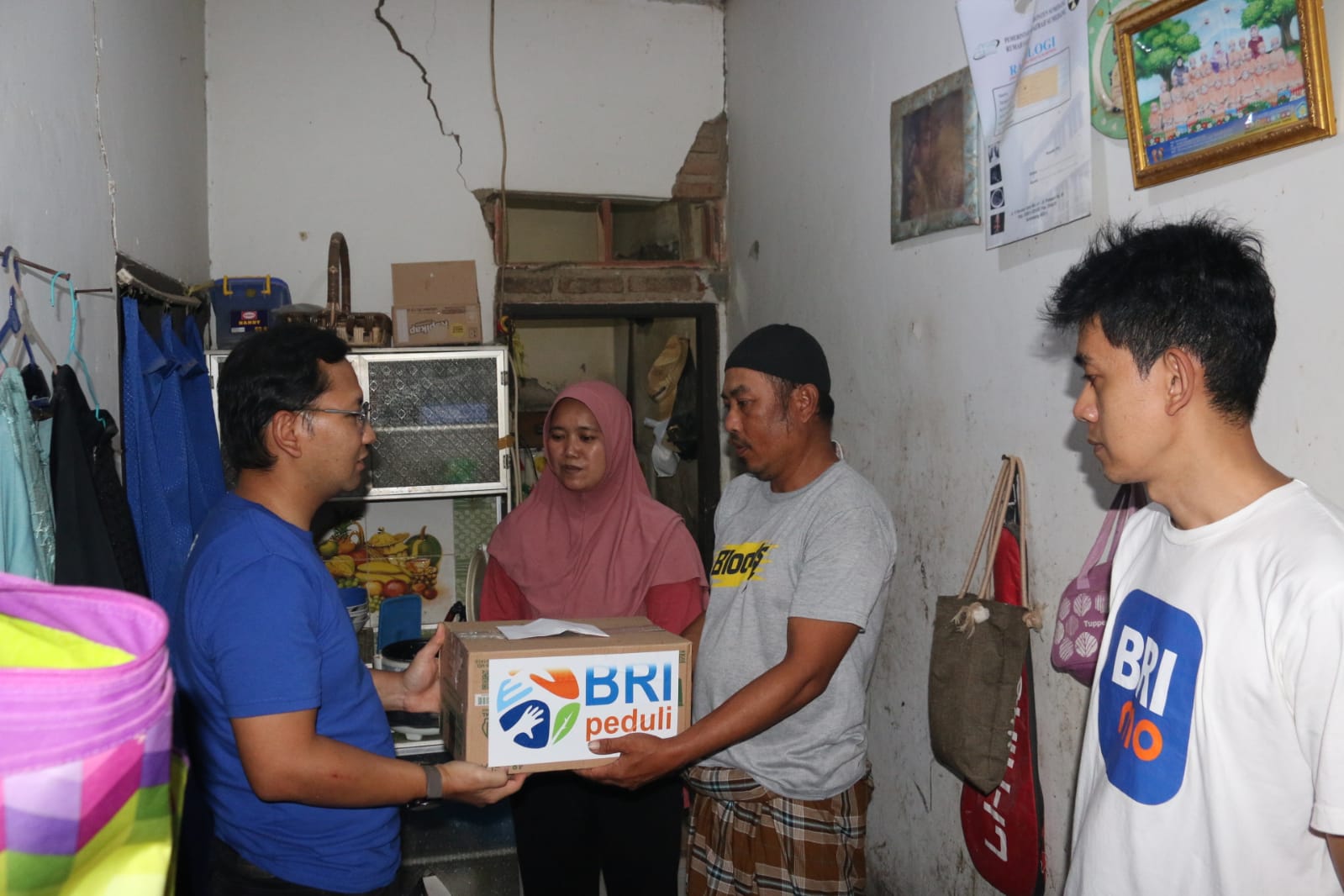 Lewat Program CSR, BRI Salurkan Bantuan Bagi Korban Bencana Gempa Sumedang