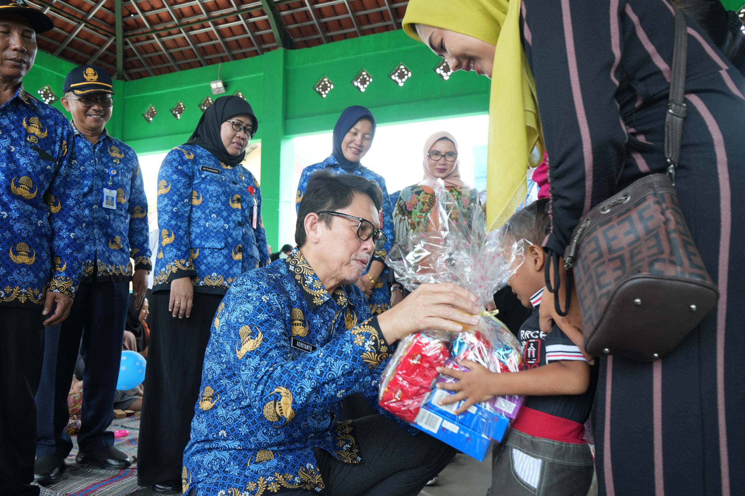 Pj Adriyanto dan Ketua TP PKK Bojonegoro Tinjau Kegiatan Posyandu Desa Ngunut Dander