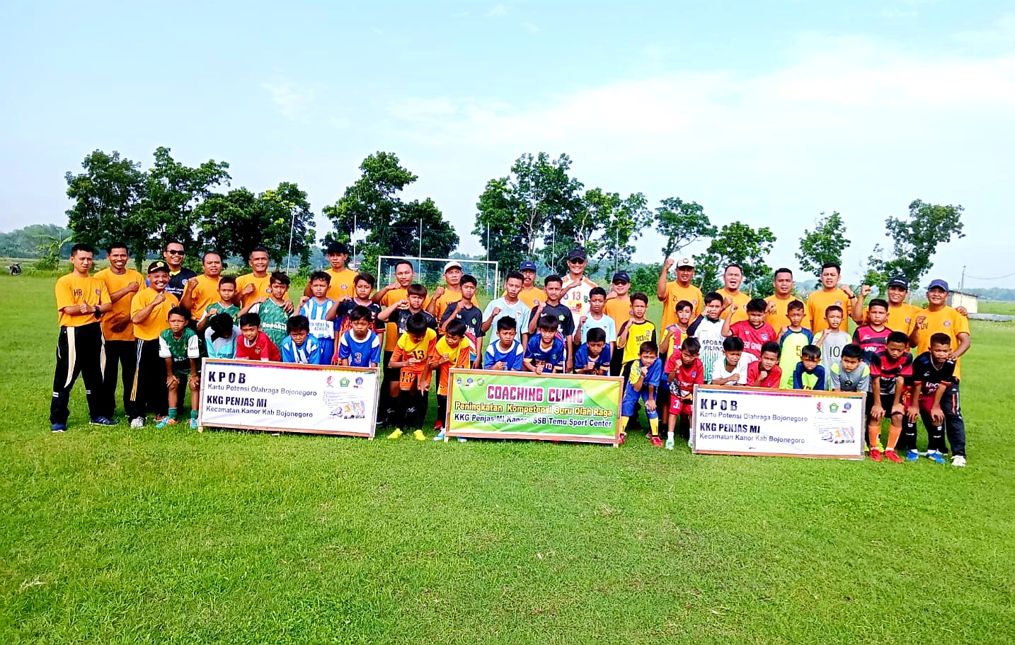 KKG Penjas MI Kanor Gelar Coacing Klinik Sepakbola