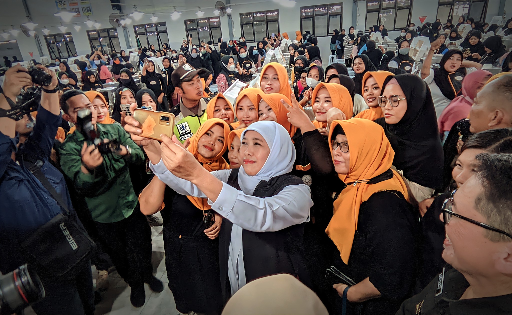 Ciptakan Ribuan Lapangan Kerja, Gubernur Jatim Resmikan Pabrik Rokok Kareb Bojonegoro